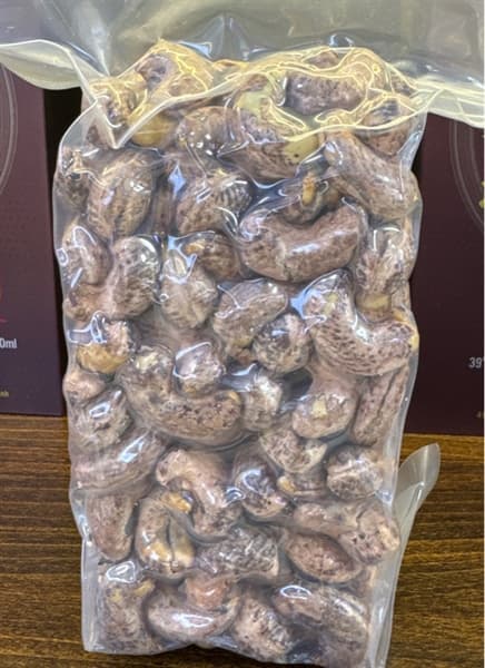 HẠT ĐIỀU HÚT CHÂN KHÔNG TÚI 500G 4