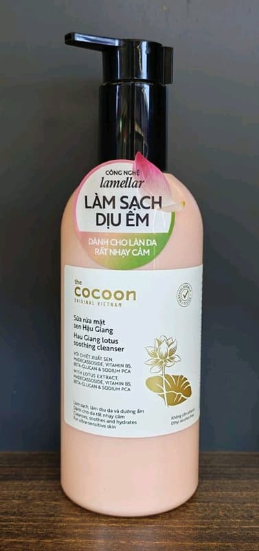 Cocoon sữa rửa mặt sen Hậu Giang 310ml Cocoon