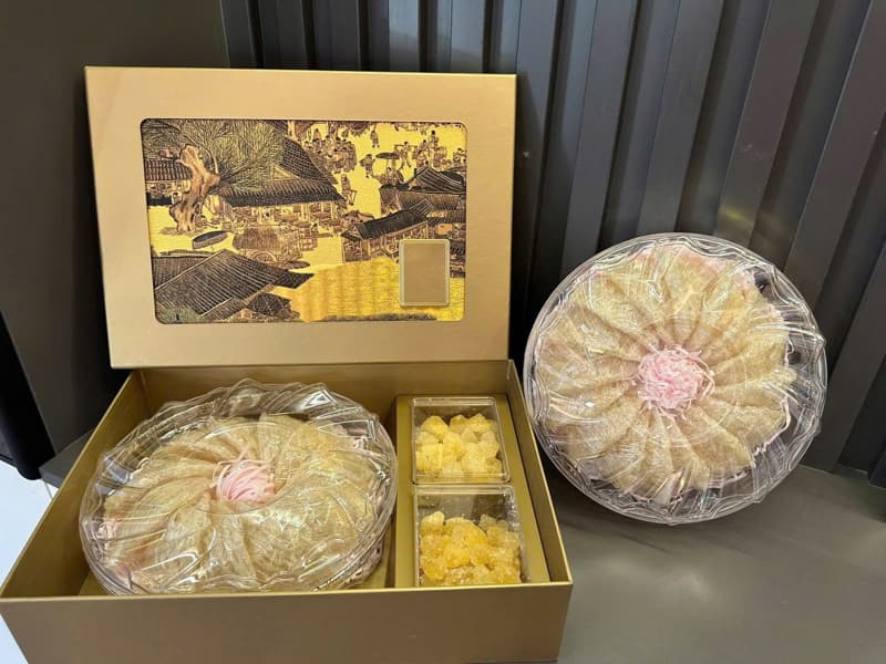 Set hộp Elegant Gold tổ yến khô 23cm